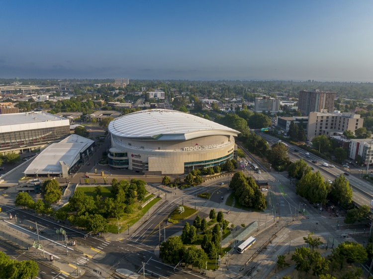 pp电子-新老板不迁队！苏群：今后10年摩达中心商业圈将带来67亿美元收益