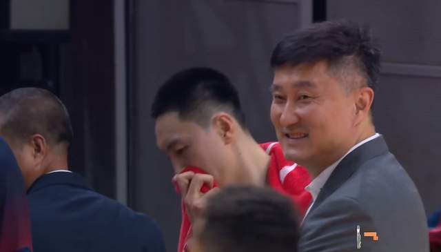 pp电子-超级大冷门！广东狂输上海40分，徐杰哑火，杜锋却露出诡异笑容